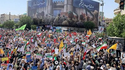 Tahran sokaklarında 'Kürecik' çağrısı! İsrail füzelerine sokaklarda meydan okudular