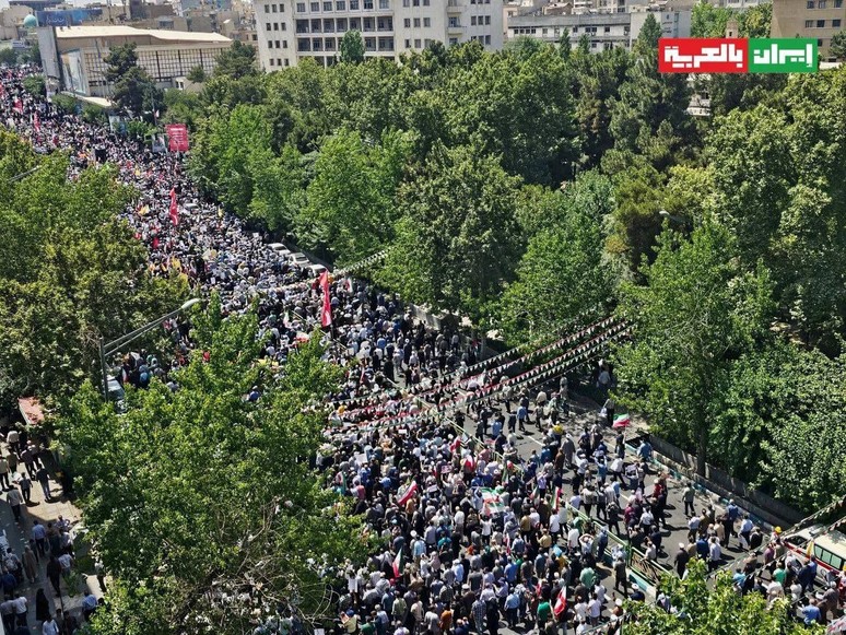Tahran sokaklarında 'Kürecik' çağrısı! İsrail füzelerine sokaklarda meydan okudular - Resim : 1